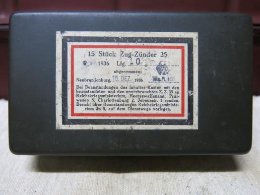 German Wehrmacht 15 Stück Zug-Zünder 35 Tin Box RR 1936 Empty Near Mint.