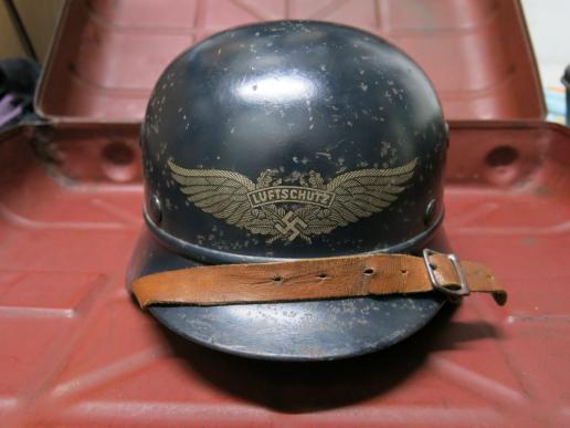 German Luftschutz M40 Helmet Q62 AA Batterie Helper.