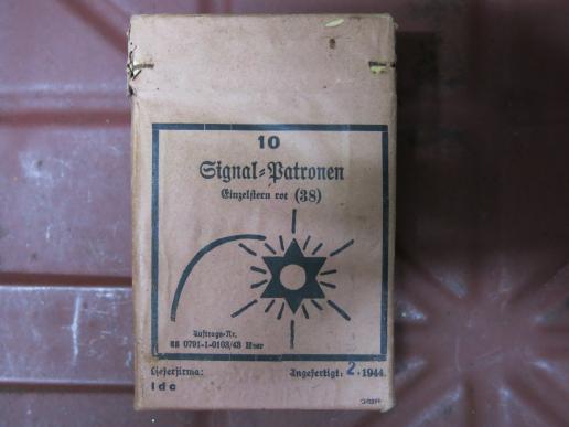 German Wehrmacht Unopened Box Of Signal Patronen Rot Red Flares ldc 1944.