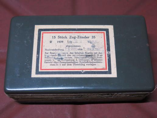 German Wehrmacht 15 Stück Zug-Zünder 35 Tin Box RR 1939 Empty Near Mint.