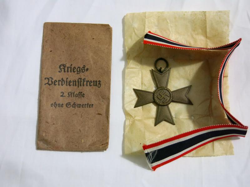 German KVK Kriegsverdienst Kreuz 2. Klasse Ohne Schwerter War Merit Cross 2nd Class Without Swords In Pouch.
