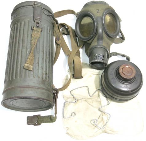 German Kriegsmarine Küsten Artillerie Coastal Artillery Grey Ship Camo Combat Gas Mask Set Matching byd 1943 100% Complete Condition.