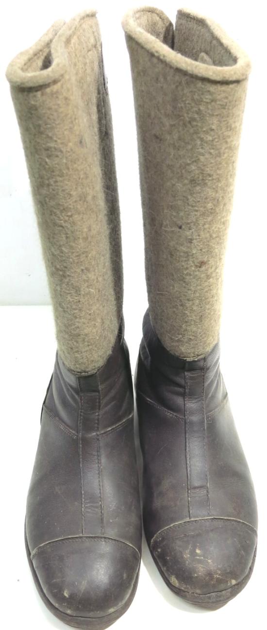 German Wehrmacht Winter Late War Boots In Heavy Felt Material, Nice Chocolate Brown Colour, Matching Pair RBNr.