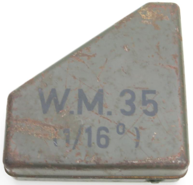 German Wehrmacht Winkelmesser 35 W.M.35 (1/16º) Artillery Field Clinometer Complete In Green Box.