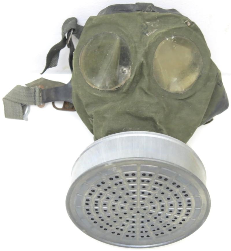 German Luftschutz Volksgasmaske VM44 Size 2, (Medium), 1945 Dated With Zink Filter.