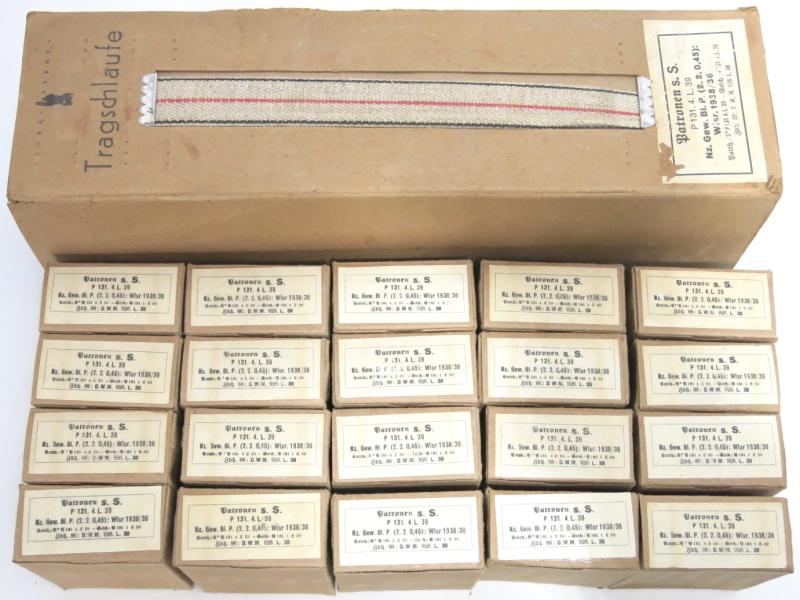 German Wehrmacht Patronen s. S. P 131. 4. L. 39 Tragschlaufe Mit 20 Patronenschachteln Set Of 20 K98 Ammunition Boxes In Their Original Sleeve, Museum Condition.