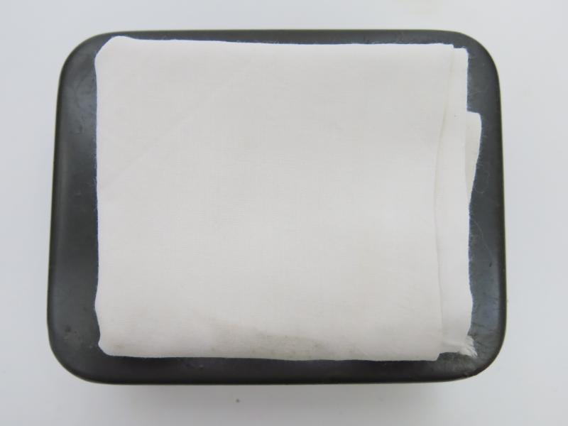 German Luftschutz Hausapotheke Verbandkasten, Deutsches Rotes Kreuz D. R. K. Pouch, Verbandtuch, Dreiecktuch, White Scarf, Hard To Find.