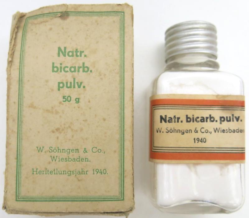 German Luftschutz Medical Natrium Bicarbonat Pulver 50 g Bottle In Box W. Söhngen & Co., Wiesbaden 1940.