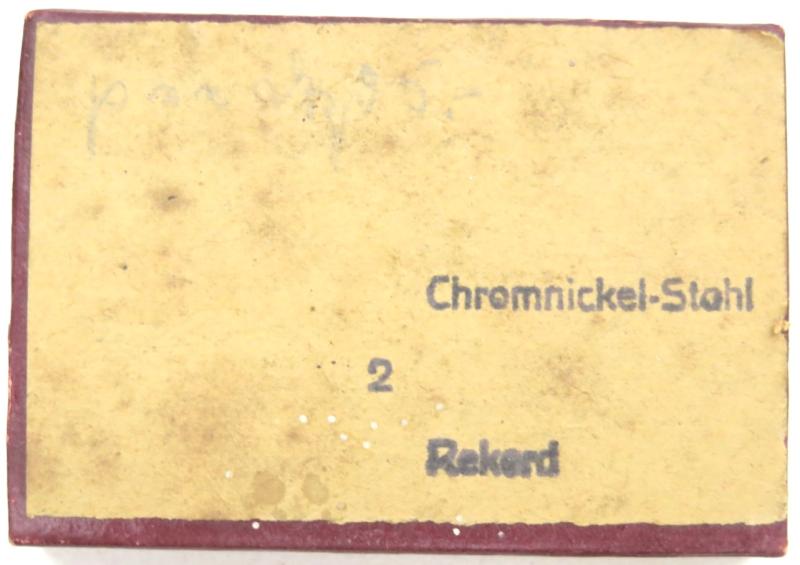 German Luftschutz Schachtel Mit 10 Injektionsnadeln Small Cardboard Box Of 10 Injection Needles Belonging to the Luftschutz Gastasche, Hard To Find.