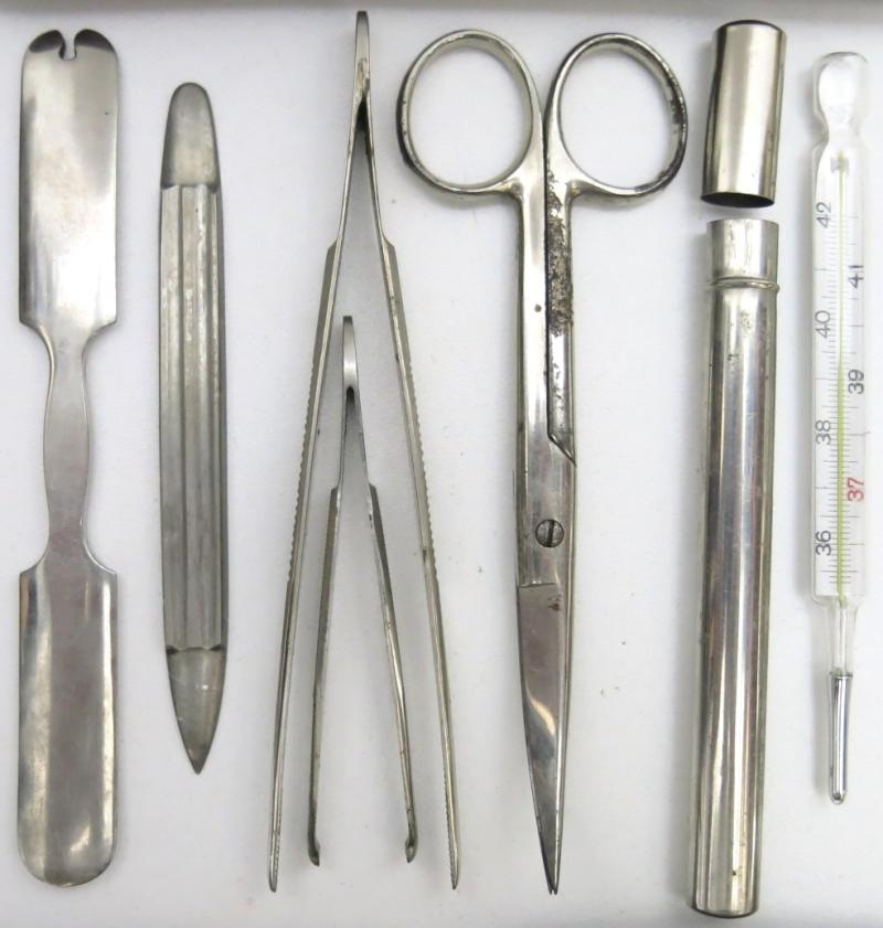 German Wehrmacht Sanitäter Kleines Feldbesteck Medical Tools Small Pouch BOTT & WALLA MÜNCHEN, Rare Maker, Complete Set.