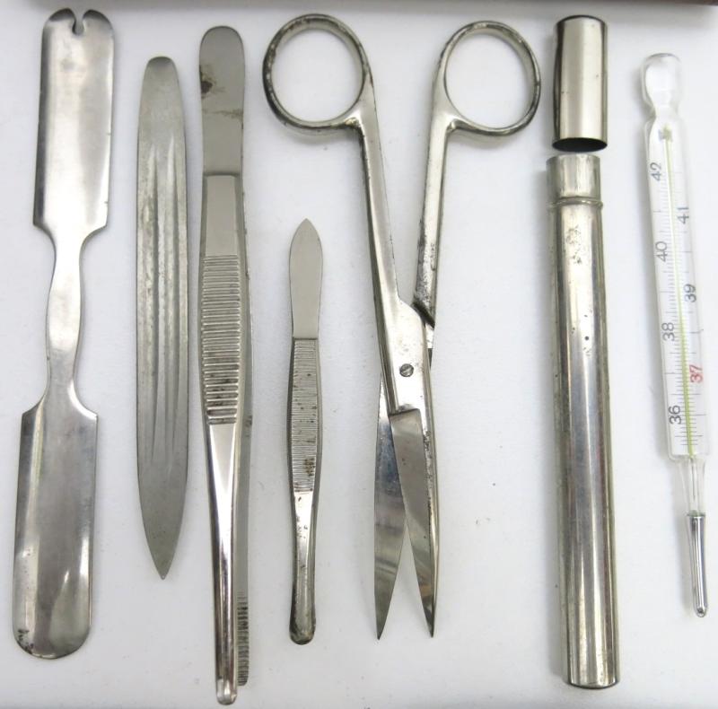 German Wehrmacht Sanitäter Kleines Feldbesteck Medical Tools Small Pouch BOTT & WALLA MÜNCHEN, Rare Maker, Complete Set.