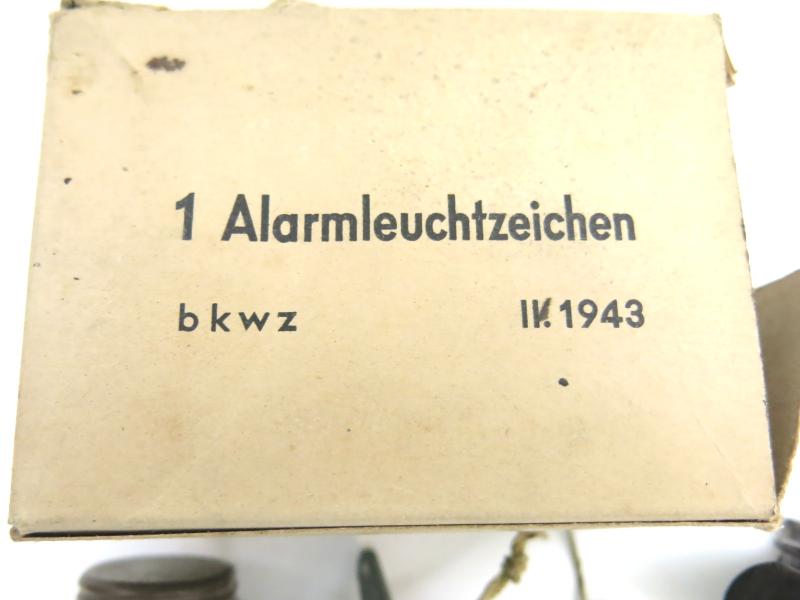 German Wehrmacht Alarmleuchtzeichen Complete Set With Box bkwz 1944, Very Hard To Find Item, Inert.