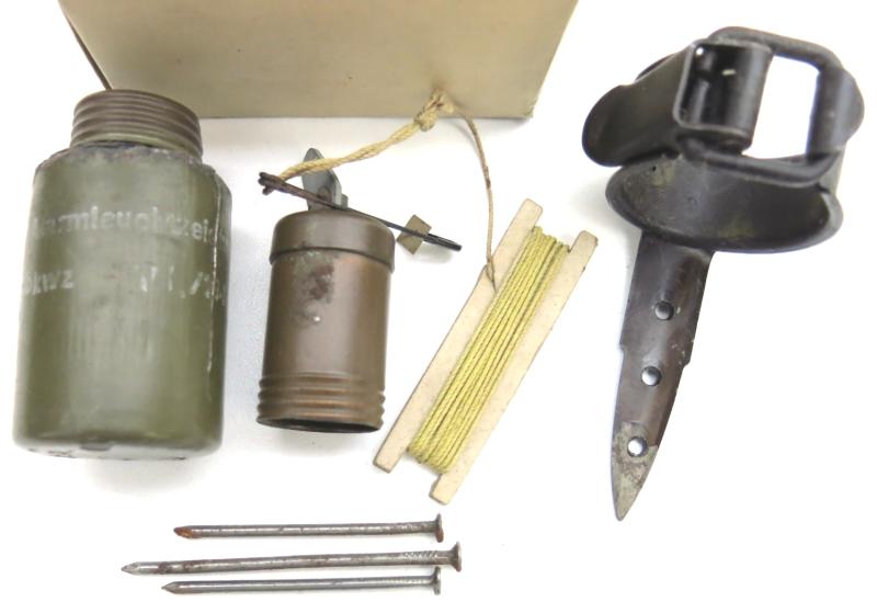 German Wehrmacht Alarmleuchtzeichen Complete Set With Box bkwz 1944, Very Hard To Find Item, Inert.