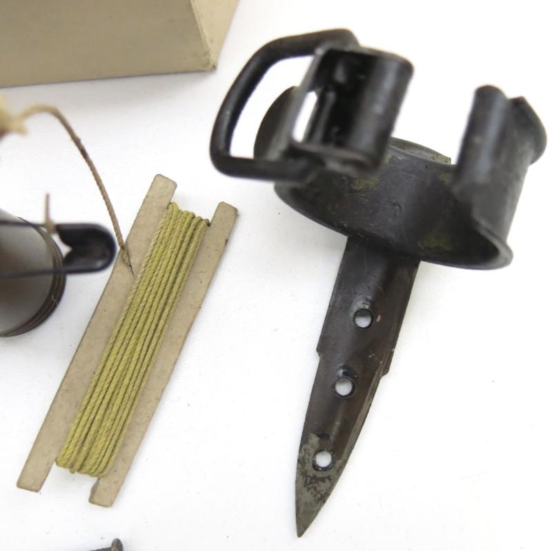 German Wehrmacht Alarmleuchtzeichen Complete Set With Box bkwz 1944, Very Hard To Find Item, Inert.