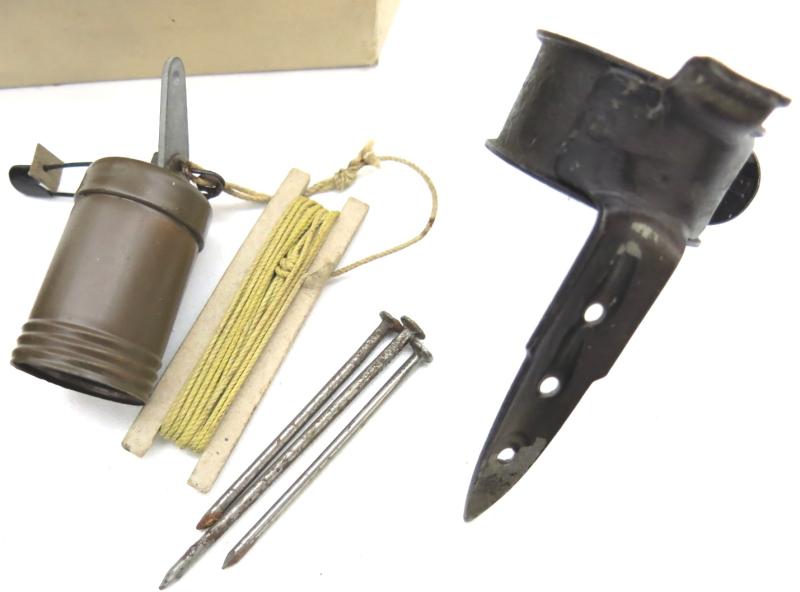 German Wehrmacht Alarmleuchtzeichen Complete Set With Box bkwz 1944, Very Hard To Find Item, Inert.