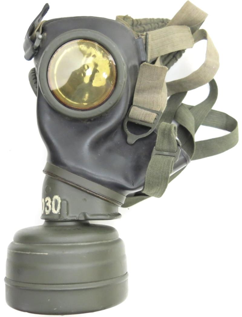 German Wehrmacht Gas Mask GM38 With Matching Filter 1942/43.