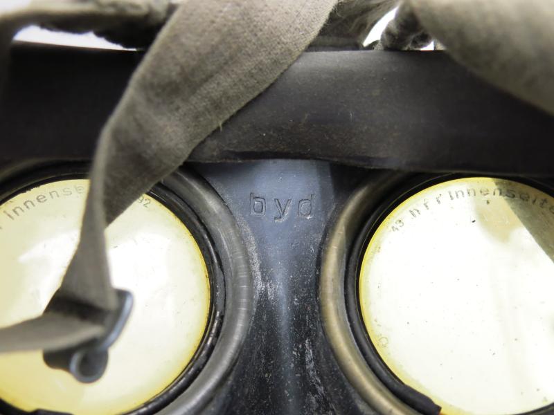 German Wehrmacht Gas Mask GM38 With Matching Filter 1942/43.