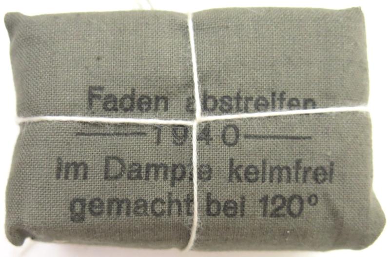 German Wehrmacht Medical Verbandstoff Verbandkasten Medium Size Field Dressing W. Söhngen & Co. 1940, Mint.
