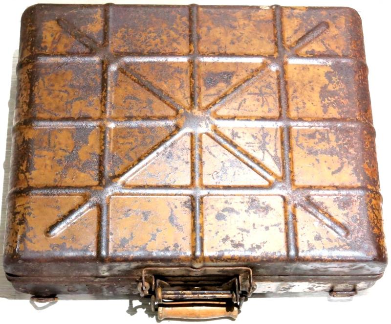 German Wehrmacht 30 Eihandgranaten 39 Egg Grenades M39 für Tropen Box Case In Sand Colur 1943, Hard To Find.... Wait Till See The Inside.