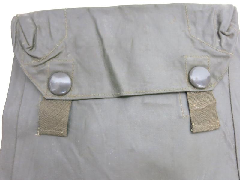 German Wehrmacht M31 Rubberized Gasplane Tasche Gascape Pouch, gem.
