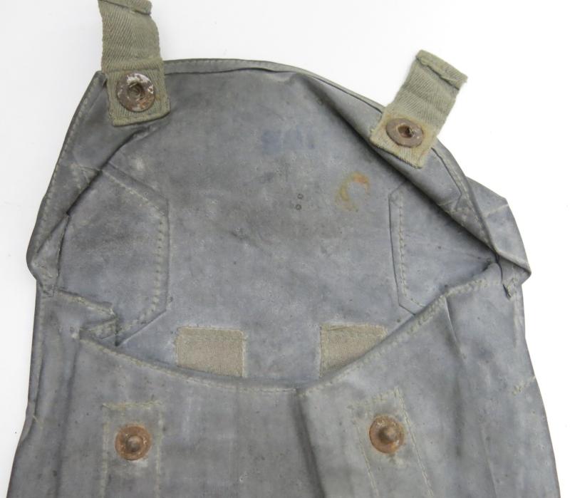 German Wehrmacht M31 Rubberized Gasplane Tasche Gascape Pouch, gdl.