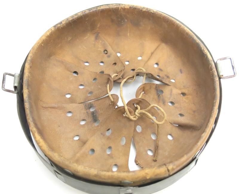 German Wehrmacht Helmet Complete Liner Metall-Lederverarbeitung W. Z. Bln.-Chburg 5. 1942 In Size 66/58, Excellent Condition.