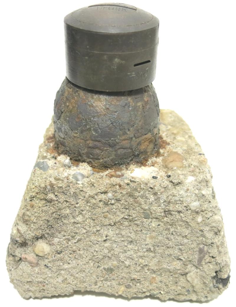 German Wehrmacht Behelfs Schützenmine W1 + Z.u.D.Z 29, (Zug und Druck Zünder 29), Inert.