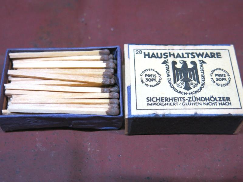 German Wehrmacht Haushaltsware Zündhölzer Wooden Matches Matchbox Full Unused.