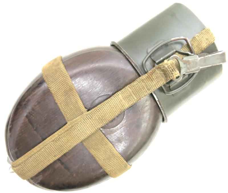 German Wehrmacht Coconut Canteen Matching H. R. E. 43/44 With Steel Cup In White.