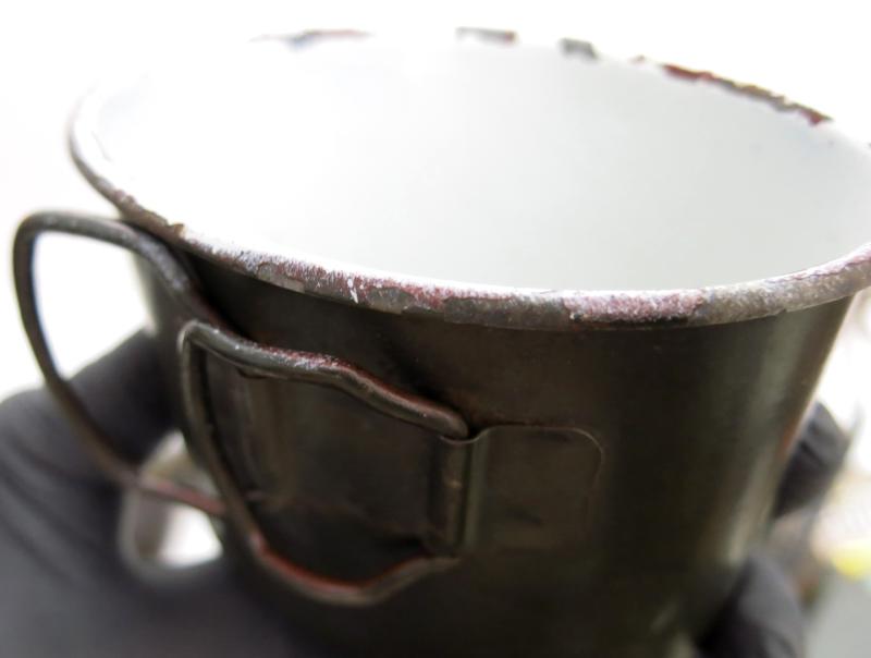 German Wehrmacht Coconut Canteen Matching H. R. E. 43/44 With Steel Cup In White.