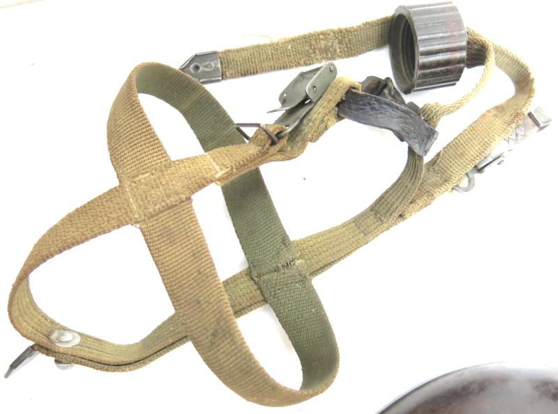 German Wehrmacht Coconut Canteen Matching H. R. E. 43/44 With Steel Cup In White.