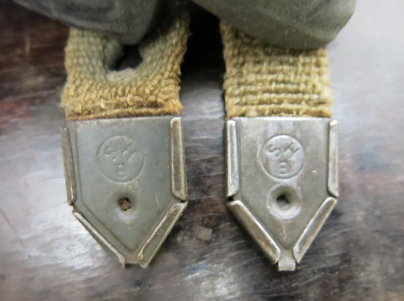 German Wehrmacht Coconut Canteen Matching H. R. E. 43/44 With Steel Cup In White.