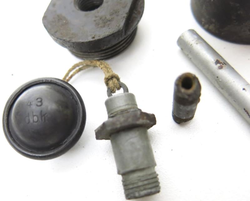 German Wehrmacht Splitterbombe SD 0,5 kg Cluster Bomb/Last Ditch Hangrenade With 43 dbk BZE40 Fuze, Edged Bottom Variation, Inert.