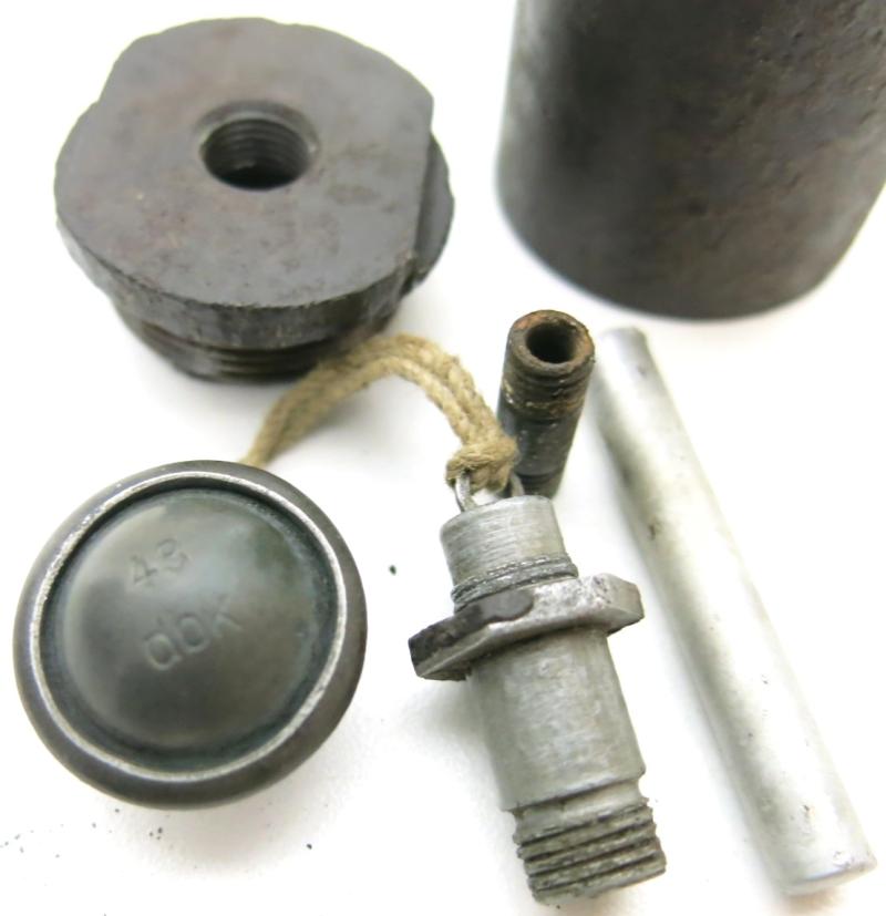 German Wehrmacht Splitterbombe SD 0,5 kg Cluster Bomb/Last Ditch Hangrenade With 43 dbk BZE40 Fuze, Rounded Bottom Variation, Inert.